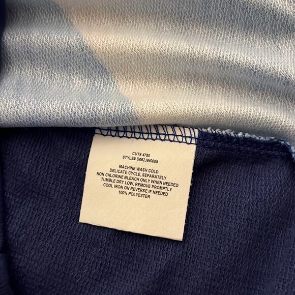 Disney Frozen Elsa Navy Blue Print Knit Top Size Medium Long Sleeves Pullover - Picture 7 of 7